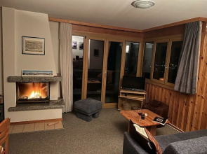 Gracious Apartment With Patio in Hills