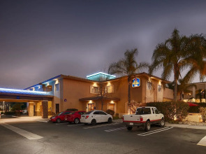 Hotel d’Lins Ontario Airport