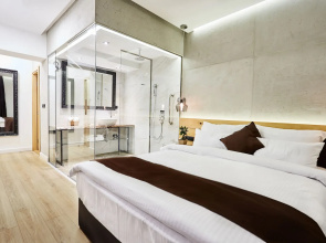 One Luxury Suites