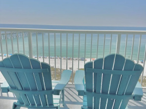 Sea Esta 3 Bedroom Condo by RedAwning