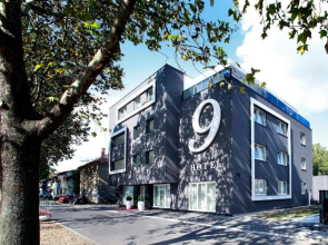 Hotel 9