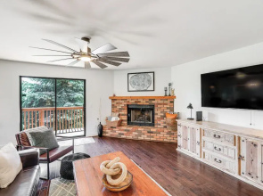 Quaint Flagstaff Condo w/ Balcony ~ 6 Mi to Dtwn!
