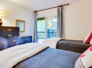 High-end Sapphire Retreat on Fairfield Lake!