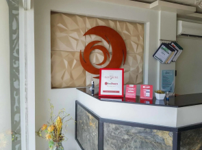 RedDoorz Plus near Holy Name University Medical Center