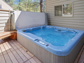 2 Landrise Pet-Friendly Home with Bikes to Use by RedAwning