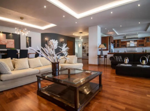 Akrata's Elegant Luxury Suite