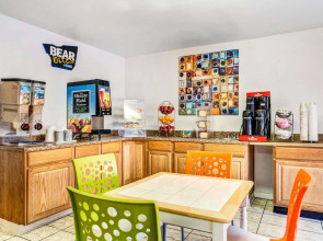 Travelodge Center Strip