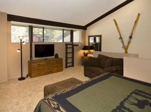 St. Anton Street View 2-bedroom Condo w/ Full Kitchen
