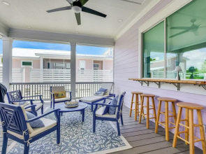 Walk to Pass Christian Beach: Stunning Family Home