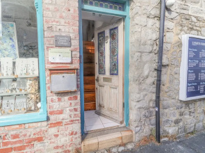 Coombe Street Cottage