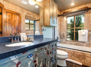 Rossi Hill 4 Bedrooms PRH-685 by KBM