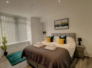 Bright & Stylish 1-bed Apt W/free Parking & Wi-fi