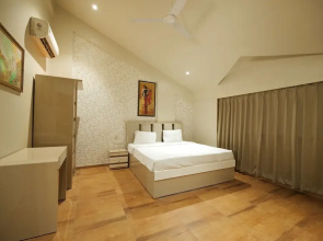 Warm Wood Villa By 97RoyalVista