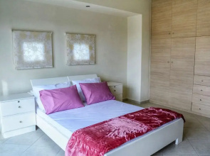 Green Luxury Villa Near The Sea