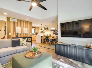 < 1 Mi to Seabrook Island Beach: Golf-view Villa!