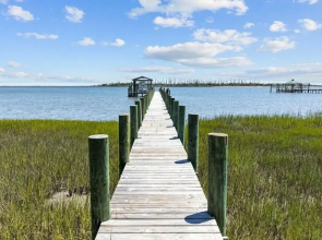 Sunrise Sound Cottage 3 Bedroom Home by RedAwning