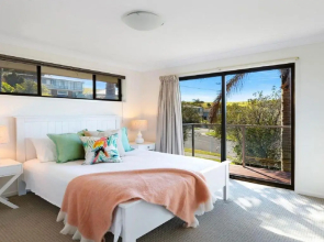 JEWEL OF GERROA Gerroa 4pm check out Sundays