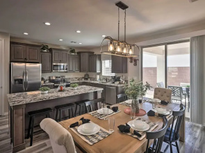 Arizona Home: 3 Mi to CO River, Snowbirds Welcome