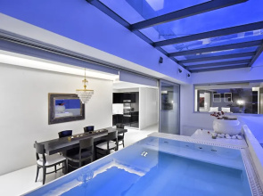 Alto Psyrri Penthouse by K&K