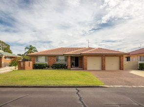 A Waterfront on Palmway