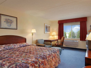 Super 8 by Wyndham Manchester Airport