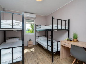 Happy Hostel & Apartments