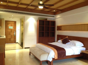 Hainan Qixian Yaochi Springs Resort