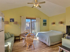 40 Hatteras Blew Studio Bedroom Condo by RedAwning