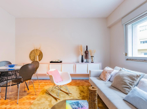 UNIQUE Modernist Duplex apartment & PARKING