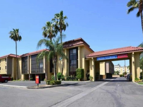 California Inn and Suites Bakersfield
