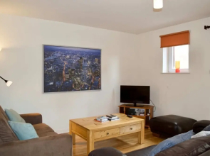 Modern 2 Bedroom City Centre Flat