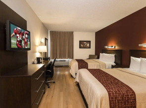 Red Roof Inn PLUS+ Long Island - Garden City