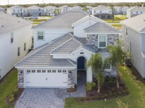 Amazing 6 bedrooms home at Champions Gate