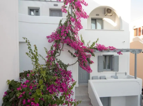 Markakis Studios Fira