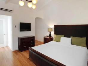 The Beach Plaza Hotel & South Beach Plaza Villas