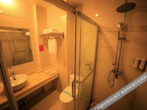 Jinyibang Business Hotel