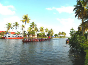 Houseboat Cruise in the Backwaters of Kerala
