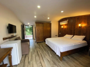 Astroi̇a Otel & Bi̇li̇m Kampi
