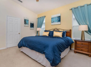 8104 fan Palm way