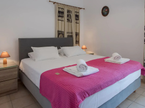 Manos Apartments