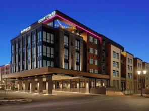 Courtyard by Marriott Milwaukee Brookfield at Poplar Creek