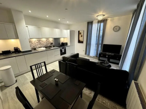 Cozy Bracknell Apartment With Modern Amenities