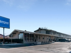 Rodeway Inn and Suites Inkster