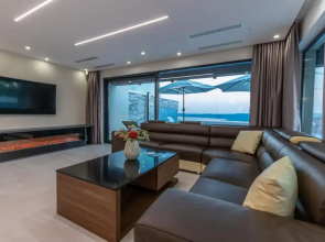 Lorena Stylish Sea View Villa