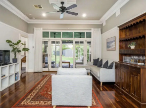 Incredible 3-bed Renovated Home With Huge Garden