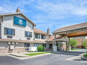 White Pines Inn & Suites