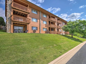 Branson Getaway w/ Balcony & Resort Amenities!