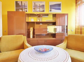 Red Beach Apartment