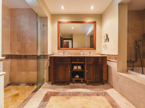 Lavish 2 BR apt at Golden Bear Lodge w Private Pool G111