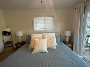 Minutes From the Strip - Nightlife and Dining!